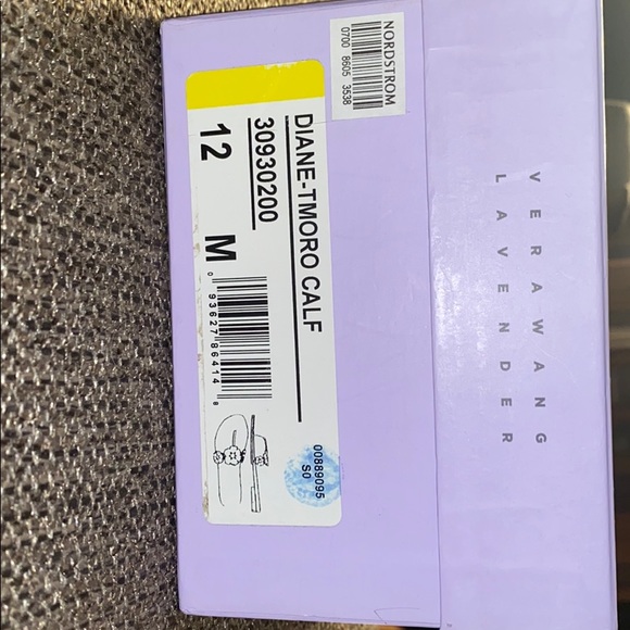 Vera Wang Lavender Sandals - Picture 7 of 7